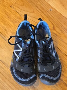 New Balance Minimus Trail Women's 7.5 B in Blue/Black